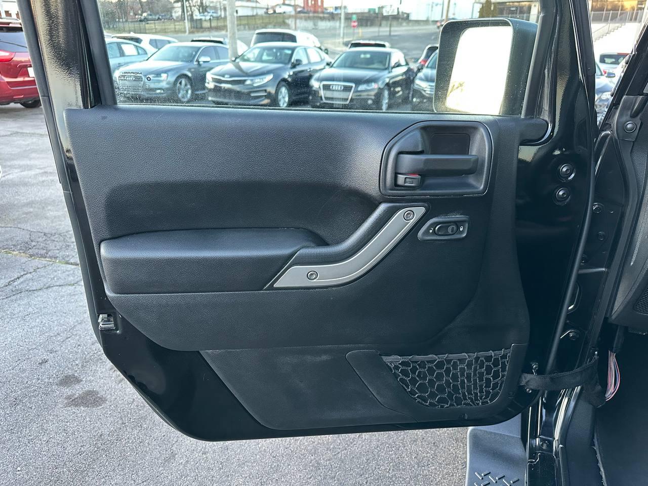 Jeep Wrangler Unlimited Sahara 4WD 2013