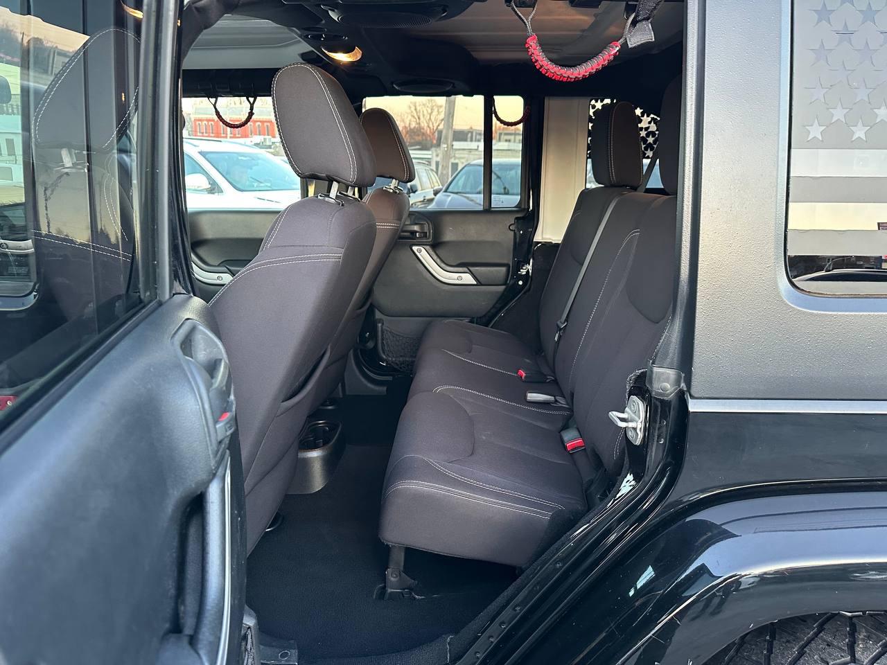 Jeep Wrangler Unlimited Sahara 4WD 2013