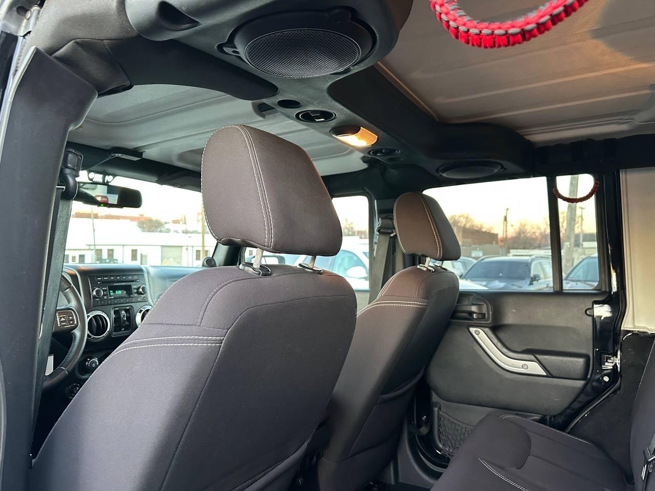 Jeep Wrangler Unlimited Sahara 4WD 2013