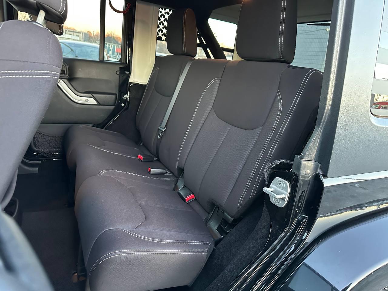 Jeep Wrangler Unlimited Sahara 4WD 2013