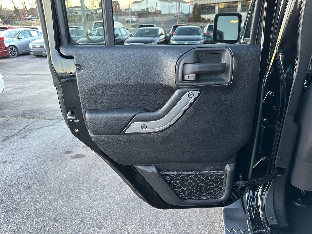 Jeep Wrangler Unlimited Sahara 4WD 2013