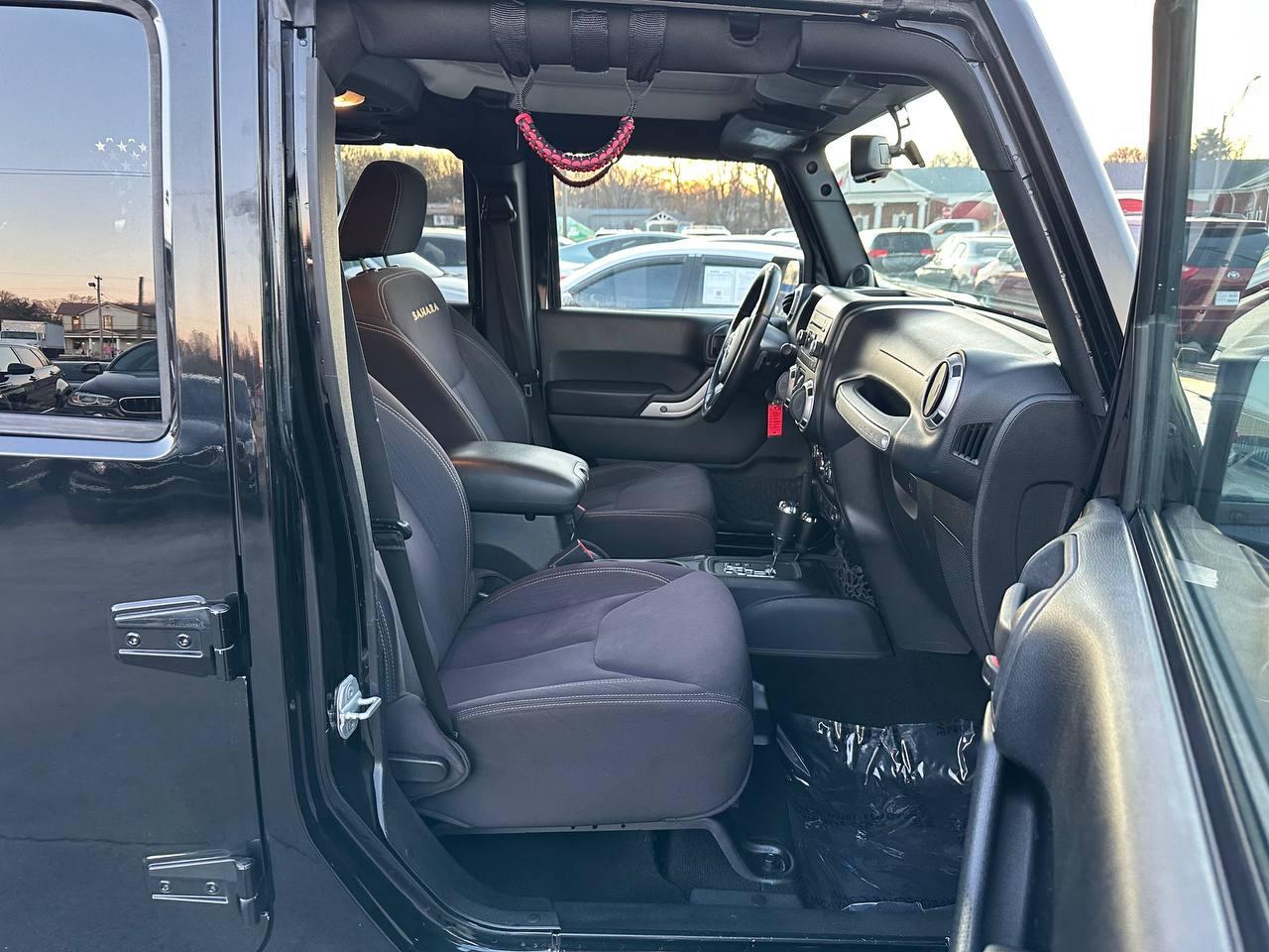 Jeep Wrangler Unlimited Sahara 4WD 2013