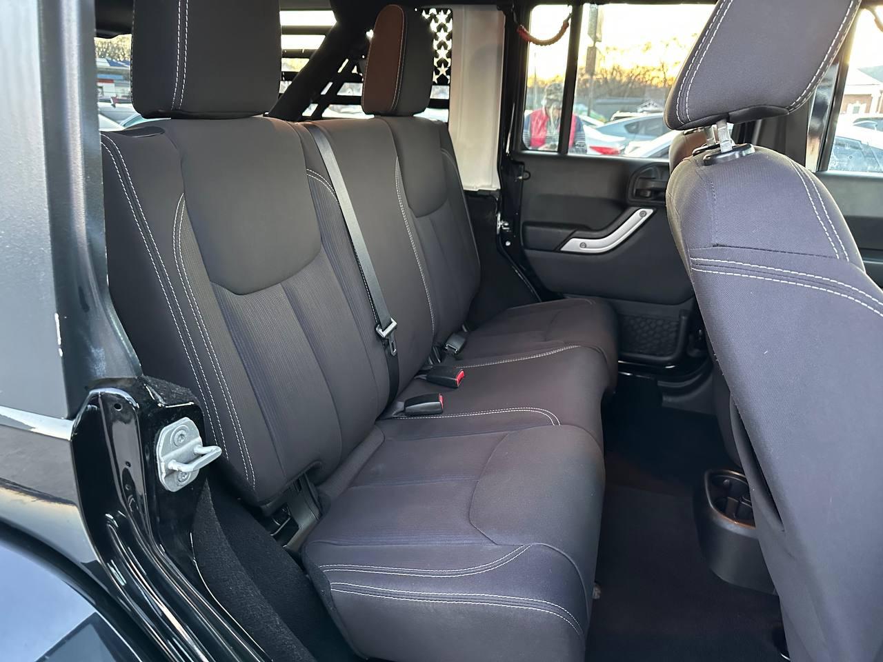 Jeep Wrangler Unlimited Sahara 4WD 2013