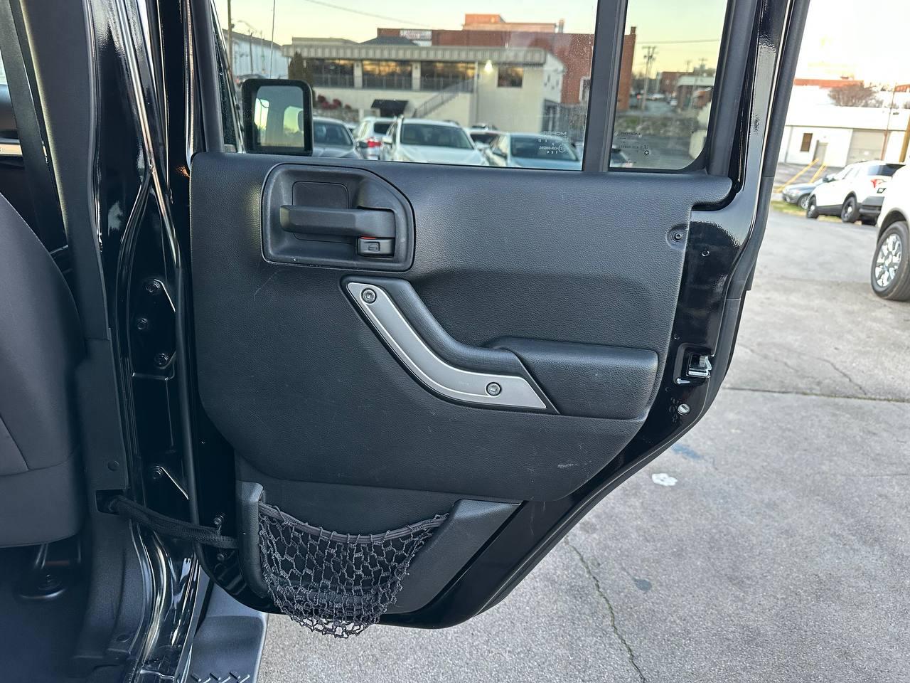 Jeep Wrangler Unlimited Sahara 4WD 2013