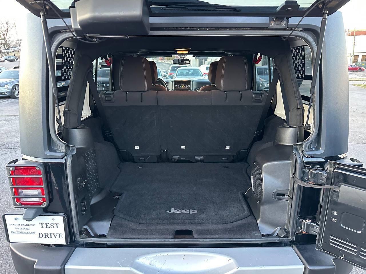 Jeep Wrangler Unlimited Sahara 4WD 2013