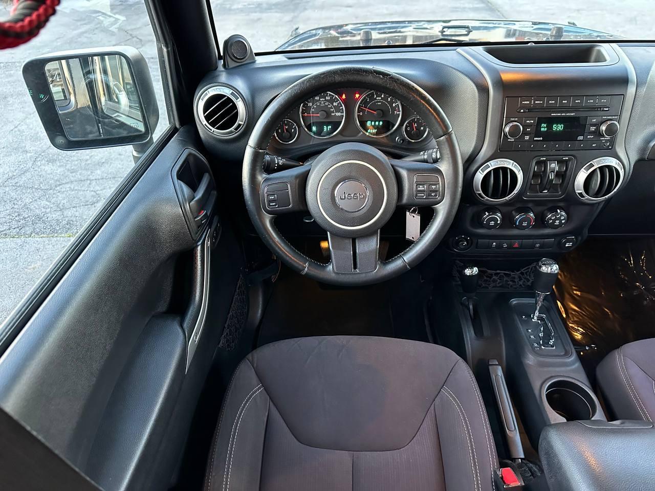 Jeep Wrangler Unlimited Sahara 4WD 2013