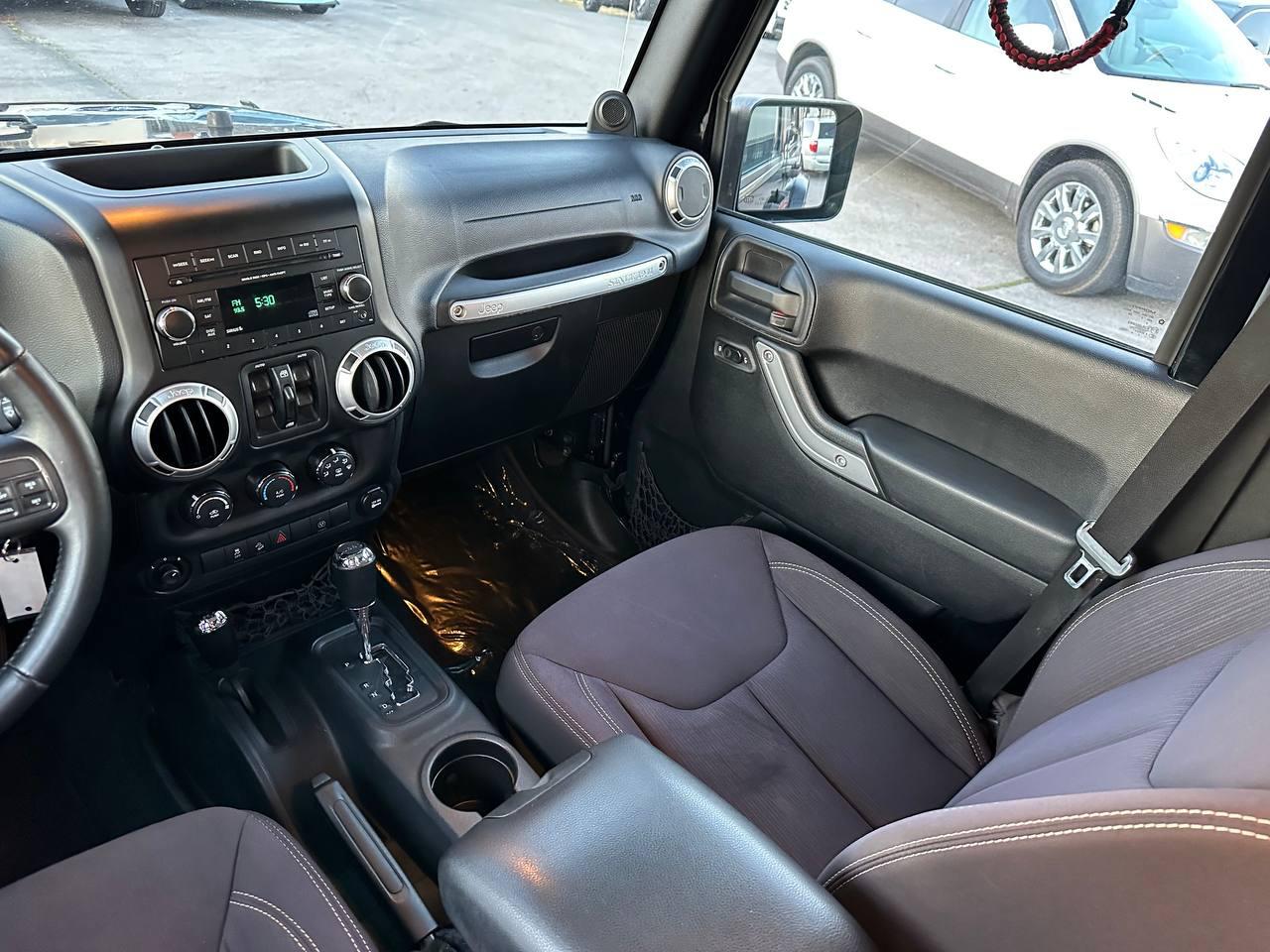 Jeep Wrangler Unlimited Sahara 4WD 2013