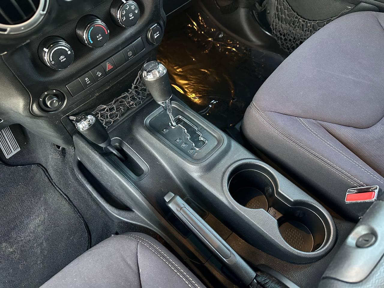 Jeep Wrangler Unlimited Sahara 4WD 2013