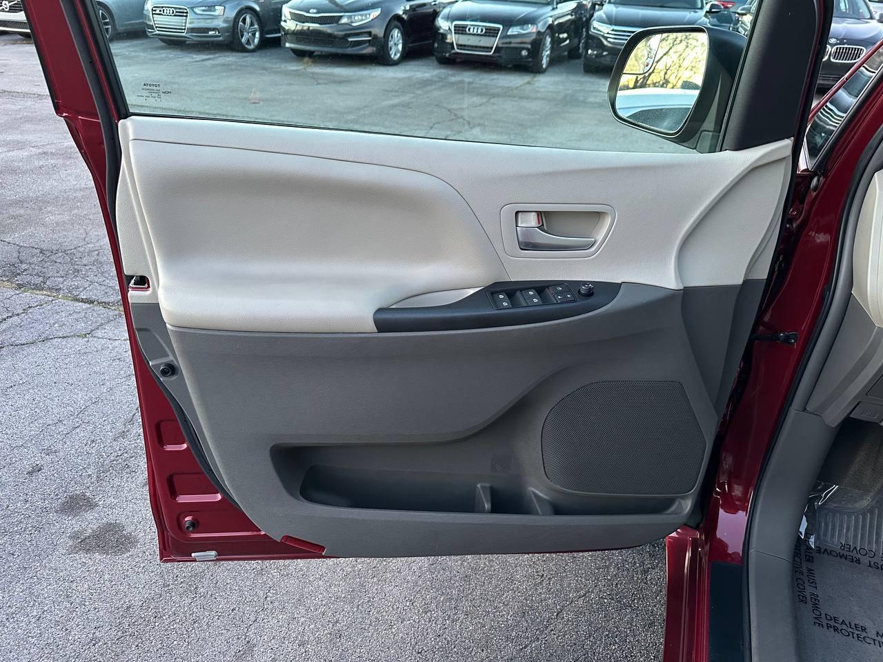 Toyota Sienna LE FWD 8-Passenger V6 2015