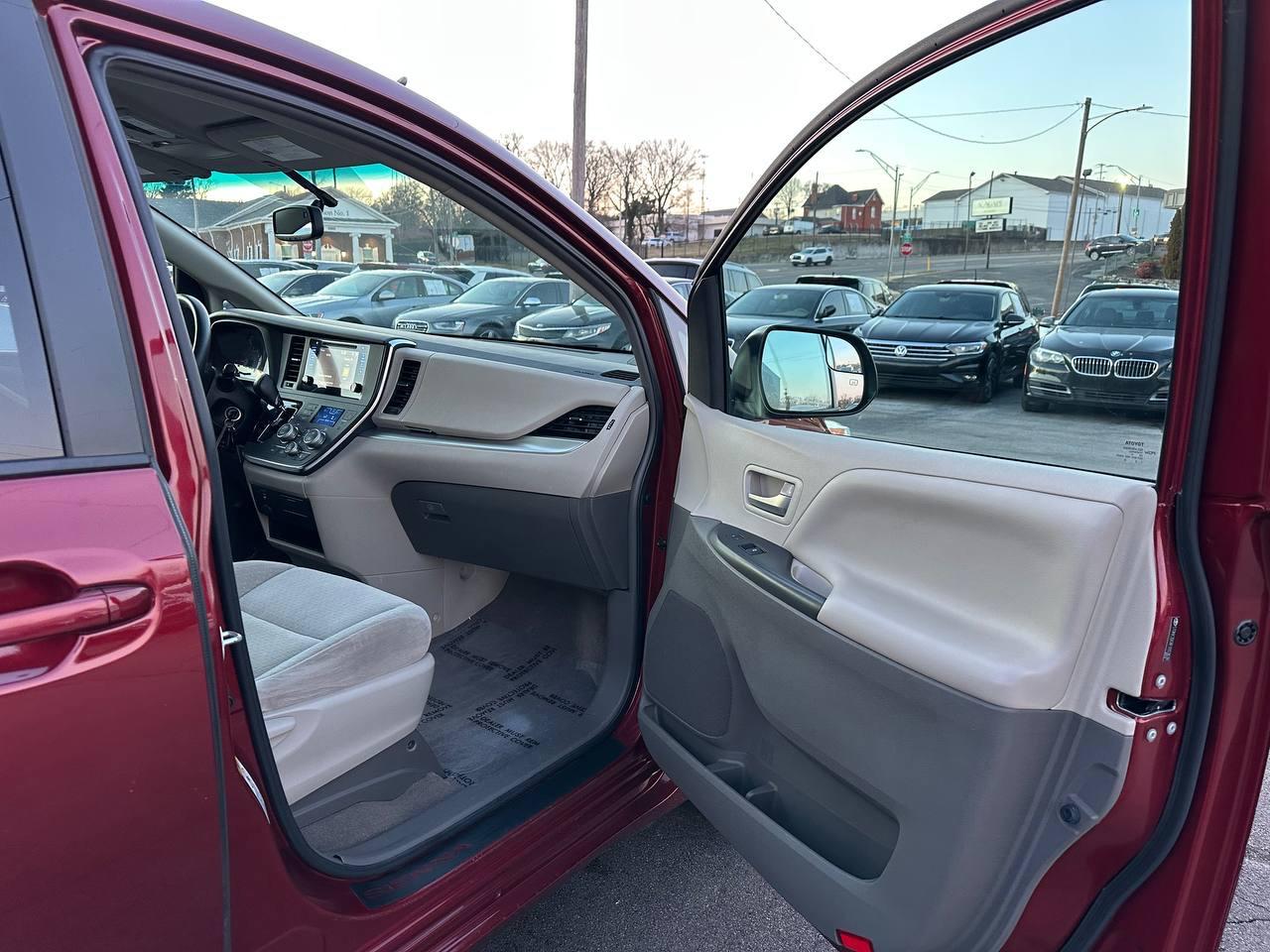 Toyota Sienna LE FWD 8-Passenger V6 2015