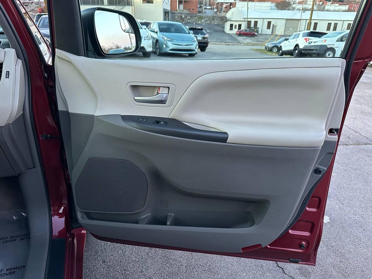 Toyota Sienna LE FWD 8-Passenger V6 2015