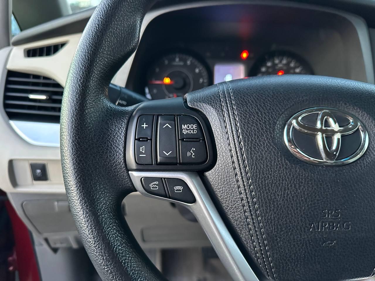 Toyota Sienna LE FWD 8-Passenger V6 2015