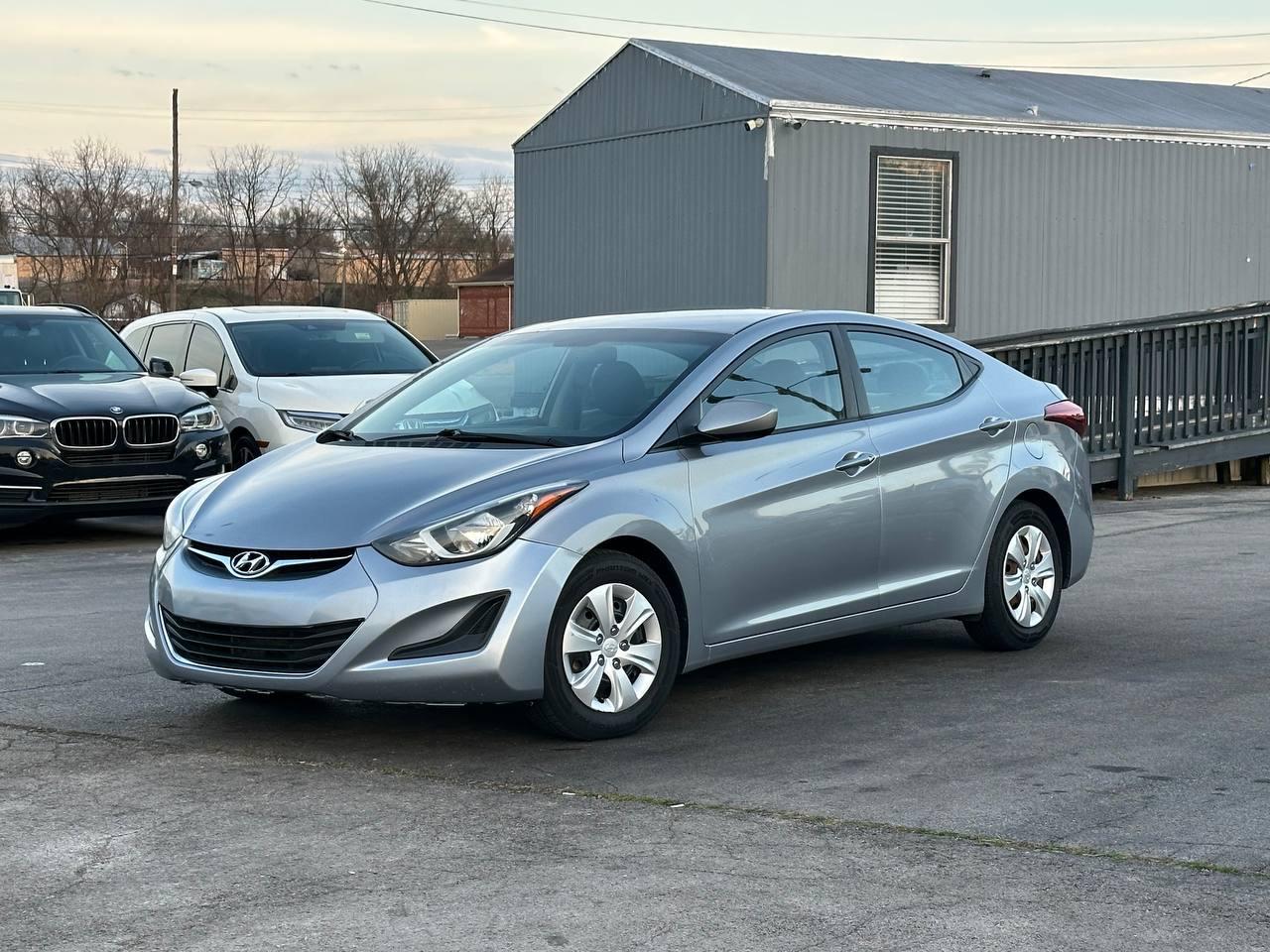 Hyundai Elantra SE 6AT 2016