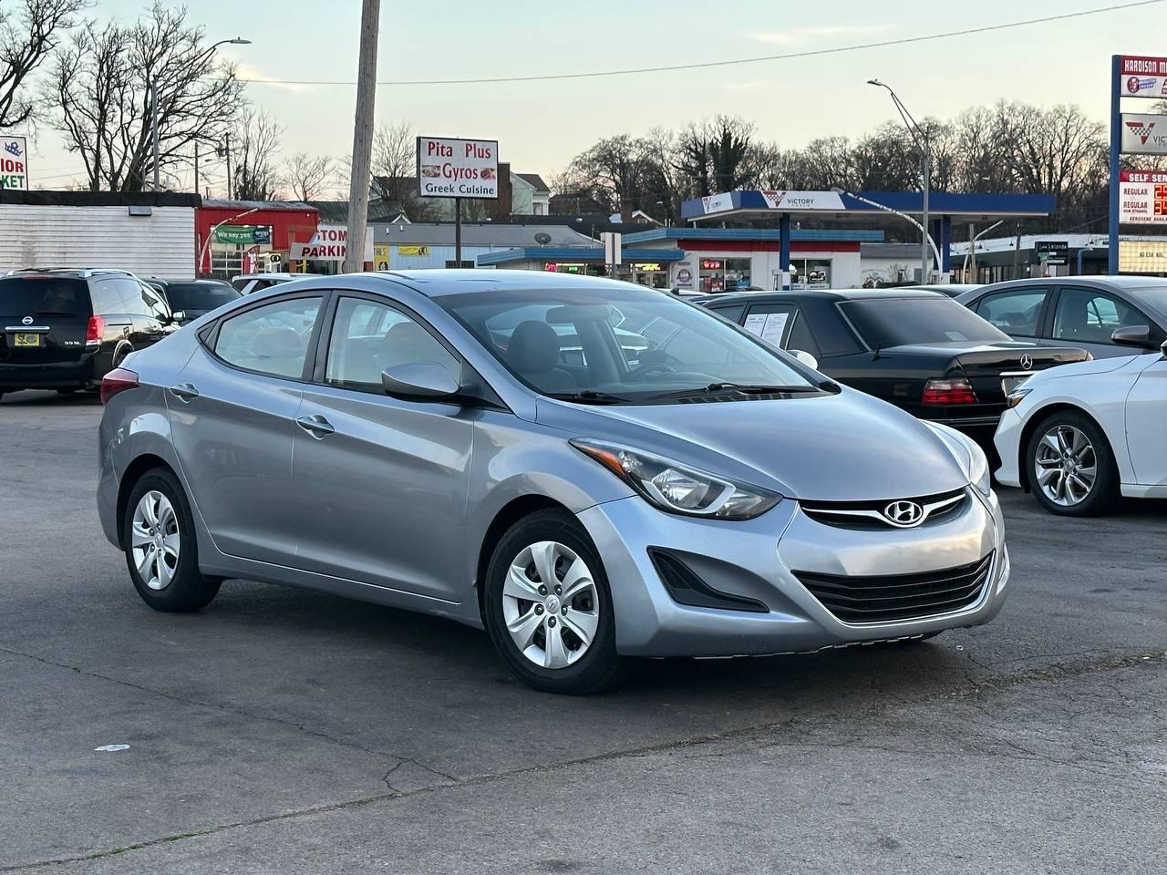 Hyundai Elantra SE 6AT 2016
