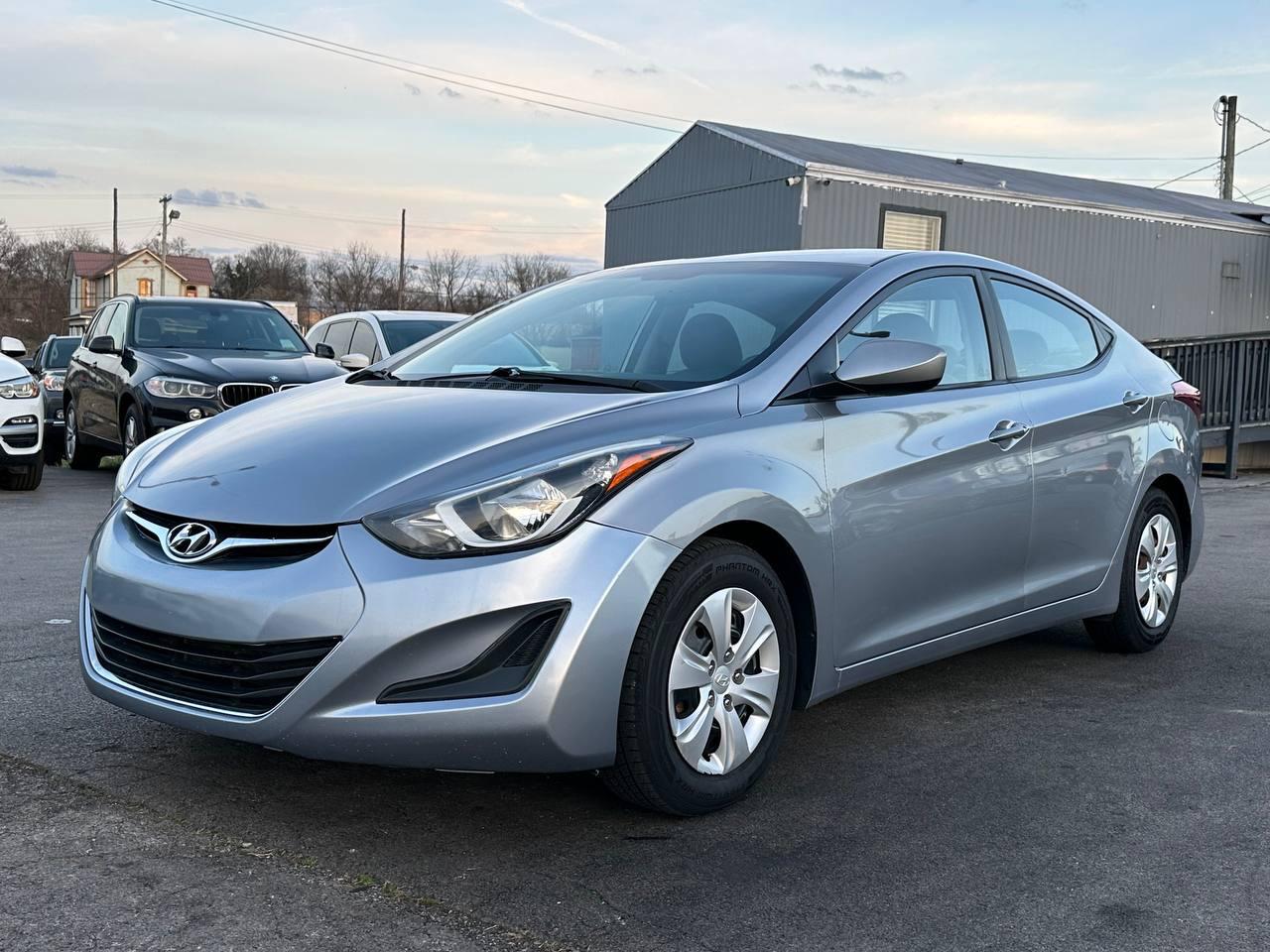 Hyundai Elantra SE 6AT 2016