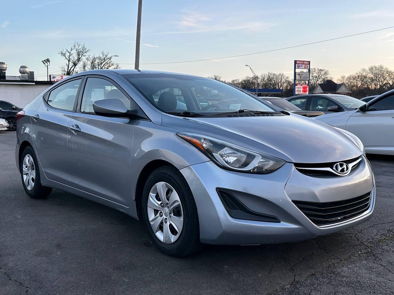 Hyundai Elantra SE 6AT 2016