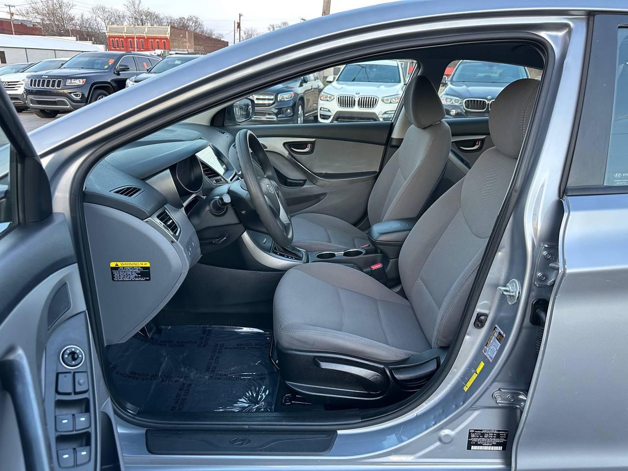 Hyundai Elantra SE 6AT 2016