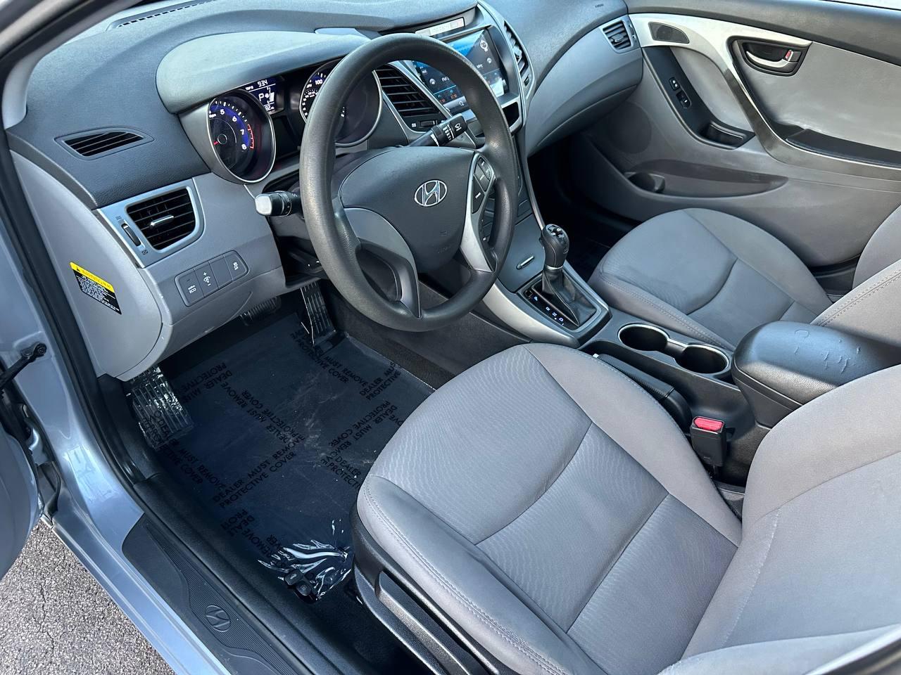 Hyundai Elantra SE 6AT 2016