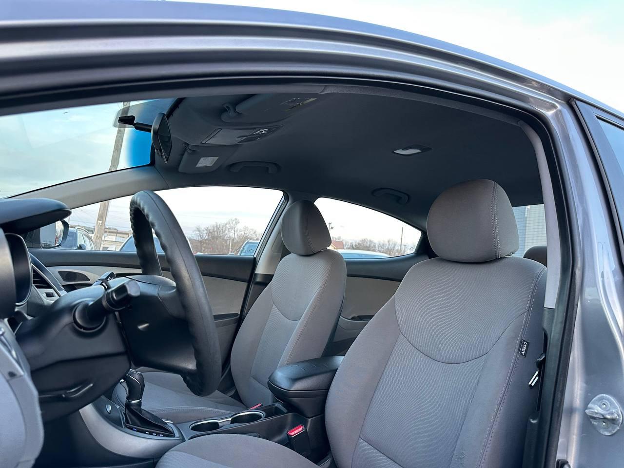 Hyundai Elantra SE 6AT 2016