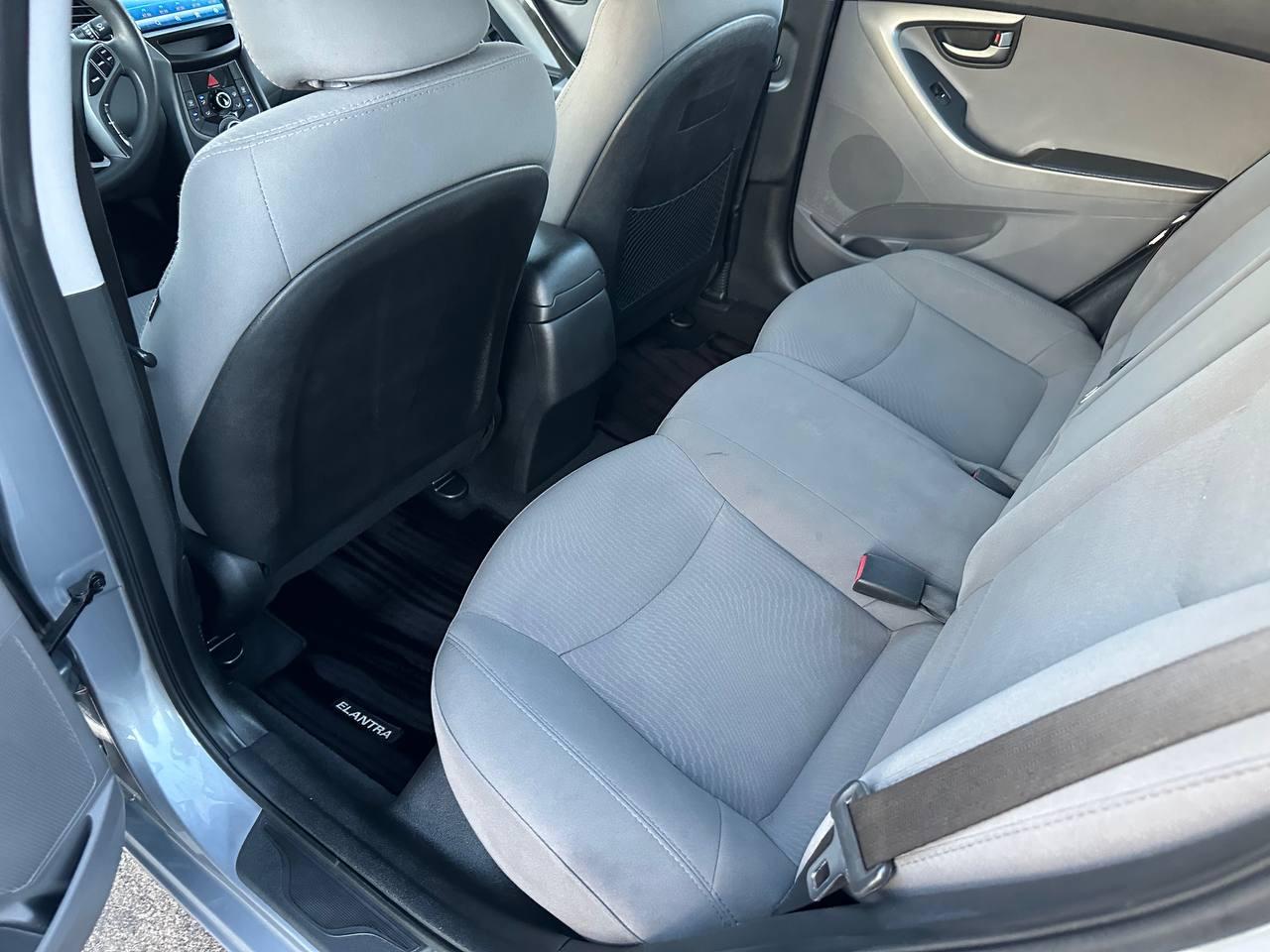 Hyundai Elantra SE 6AT 2016