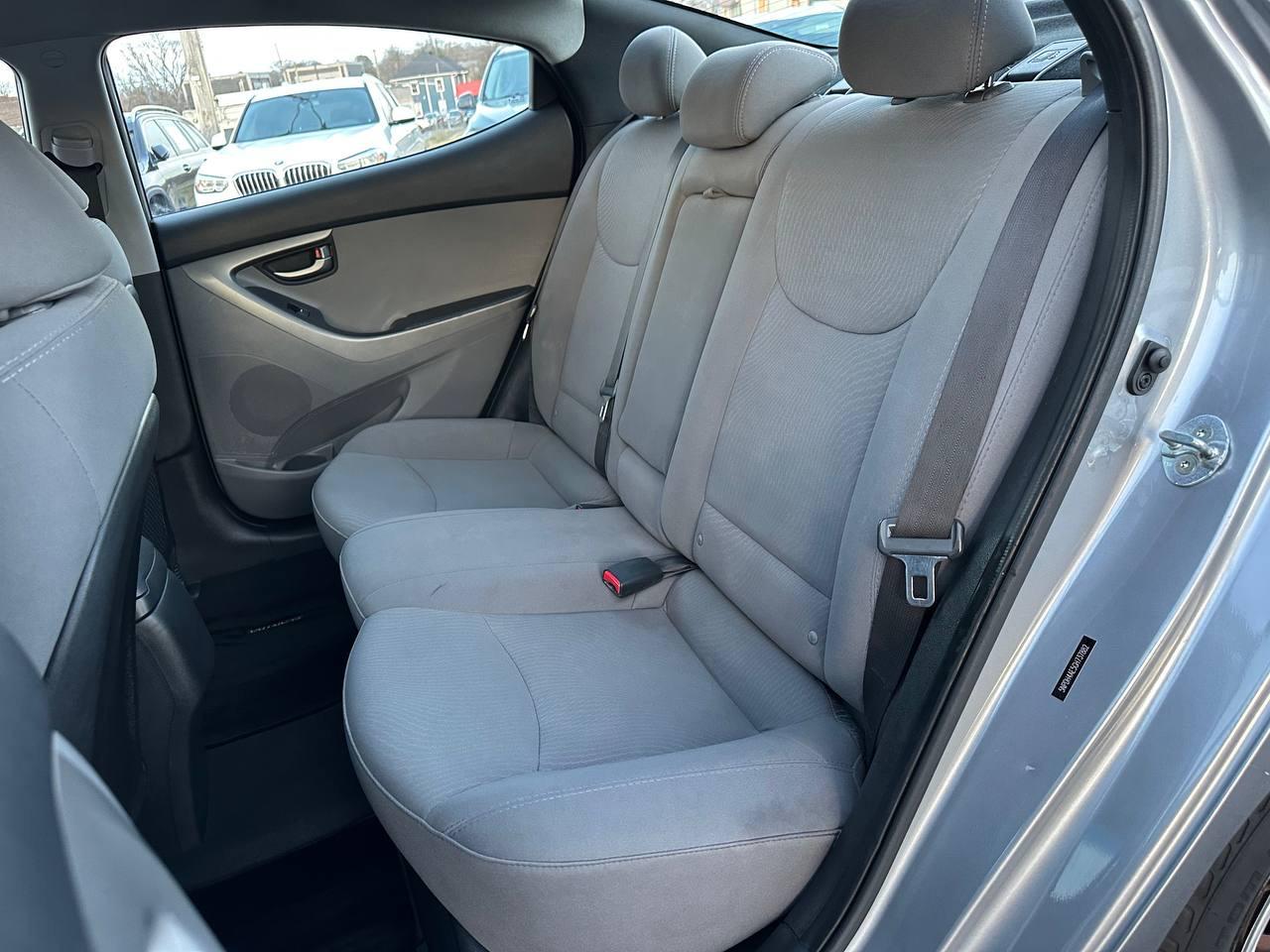 Hyundai Elantra SE 6AT 2016