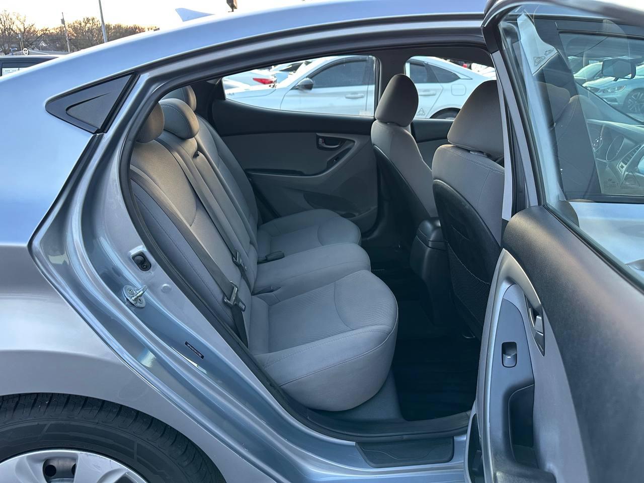 Hyundai Elantra SE 6AT 2016