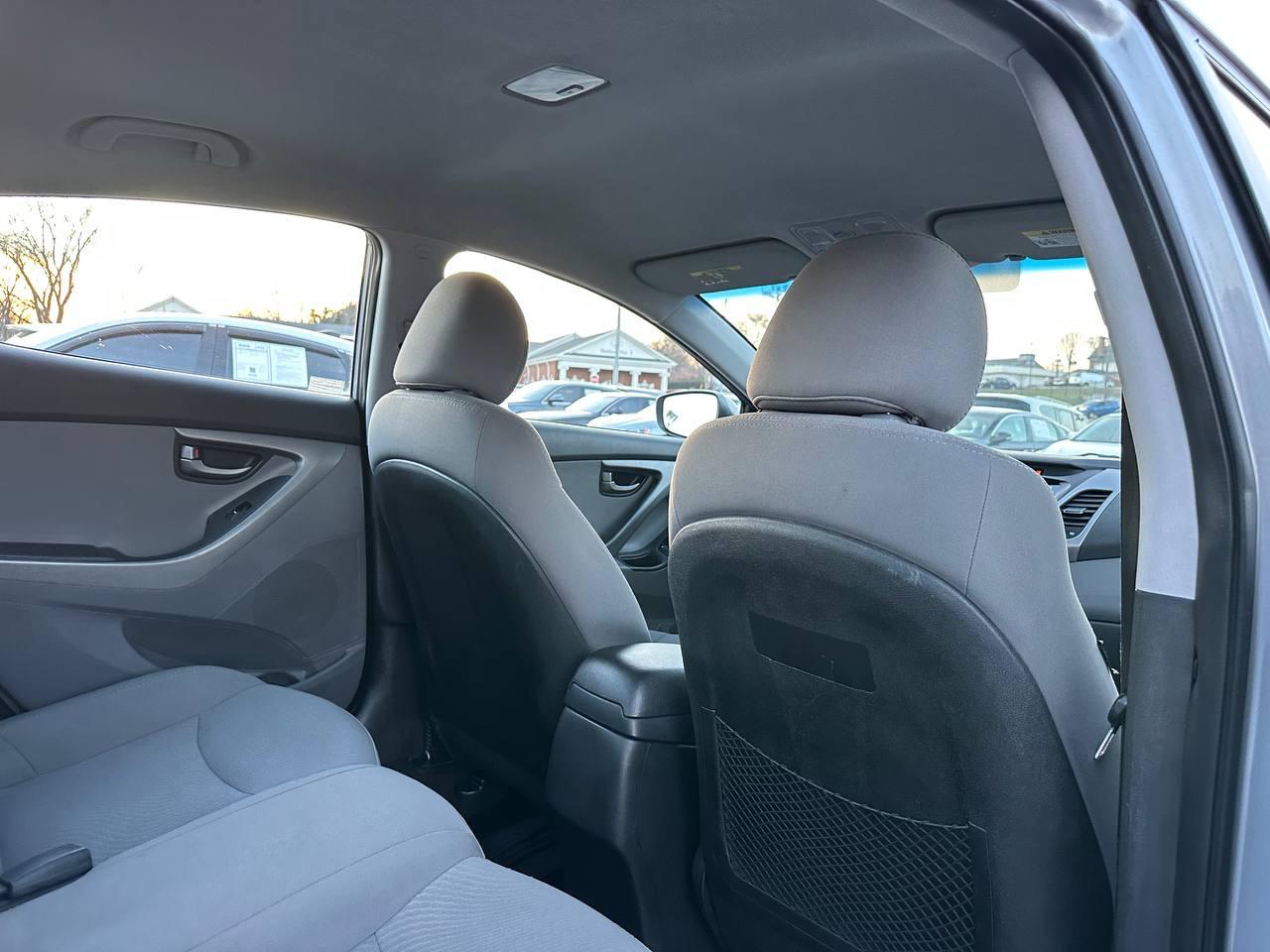 Hyundai Elantra SE 6AT 2016