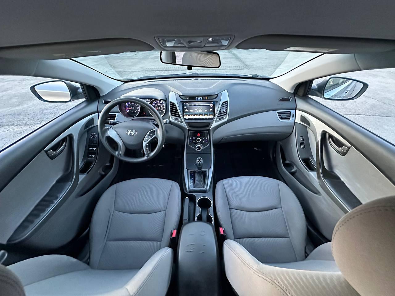 Hyundai Elantra SE 6AT 2016