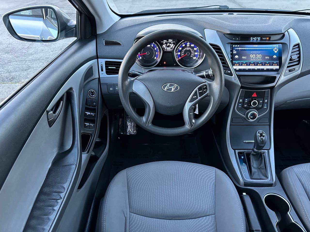 Hyundai Elantra SE 6AT 2016