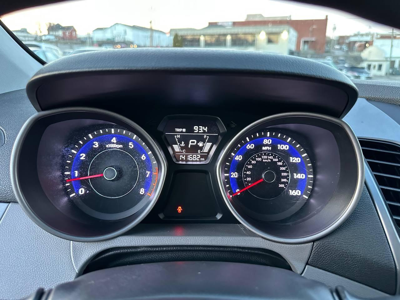 Hyundai Elantra SE 6AT 2016