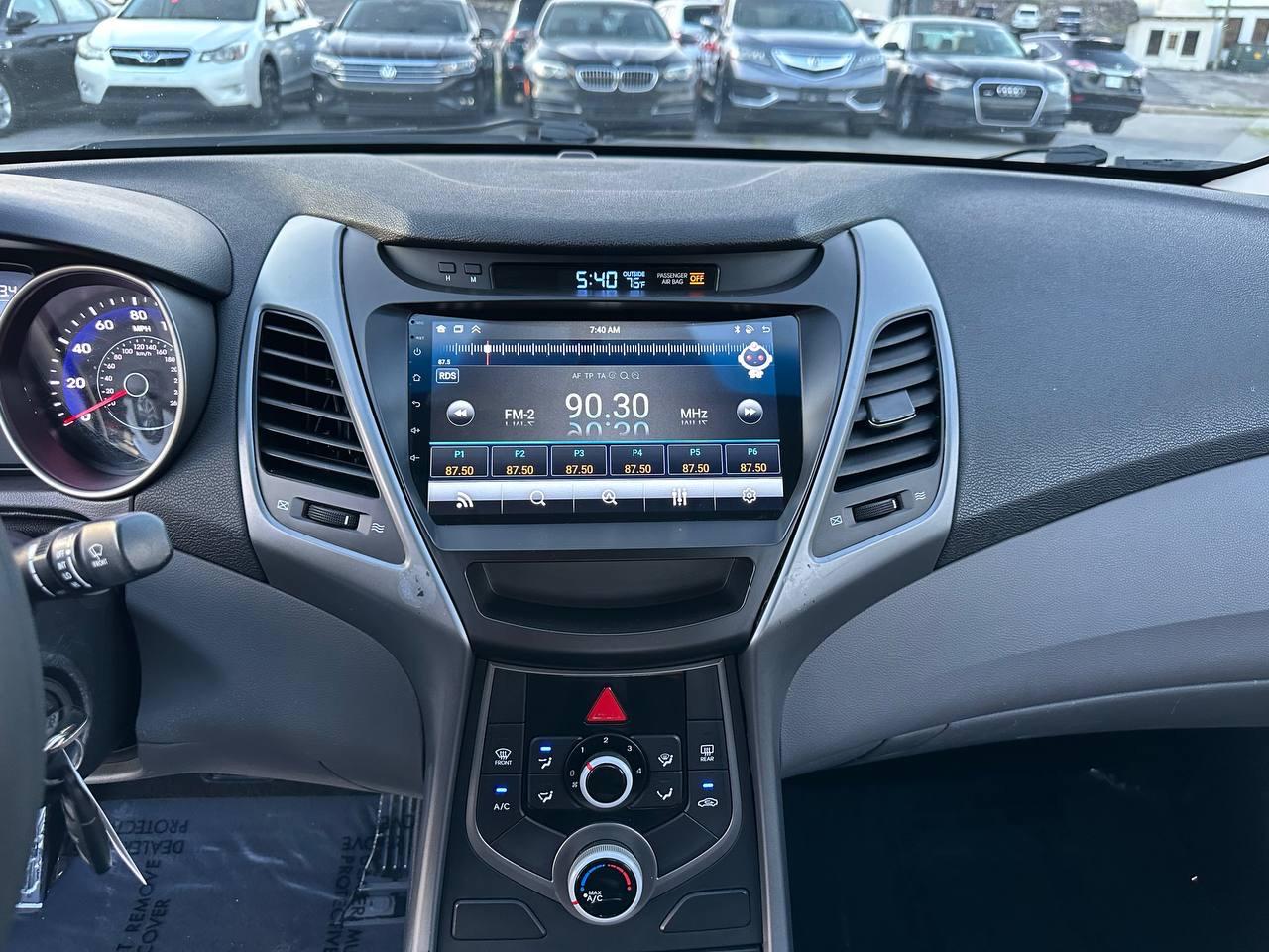 Hyundai Elantra SE 6AT 2016