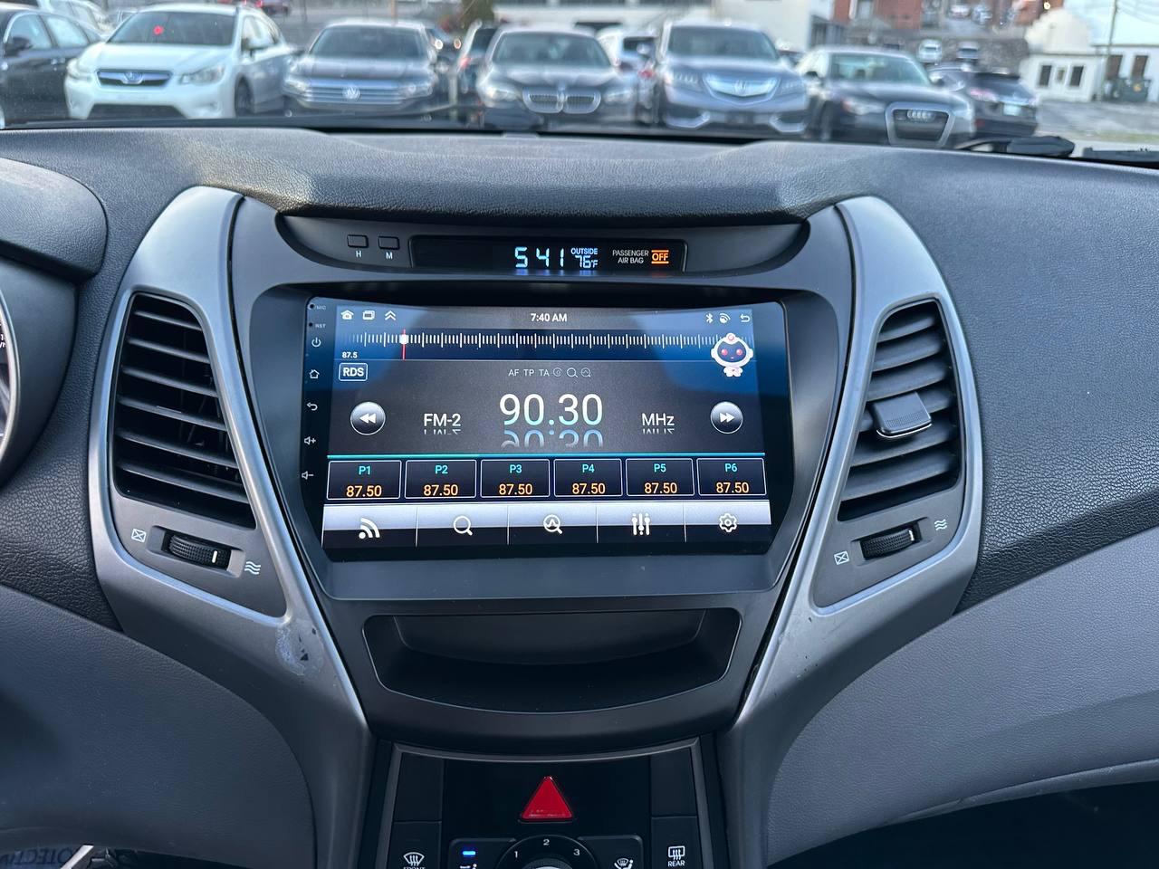 Hyundai Elantra SE 6AT 2016