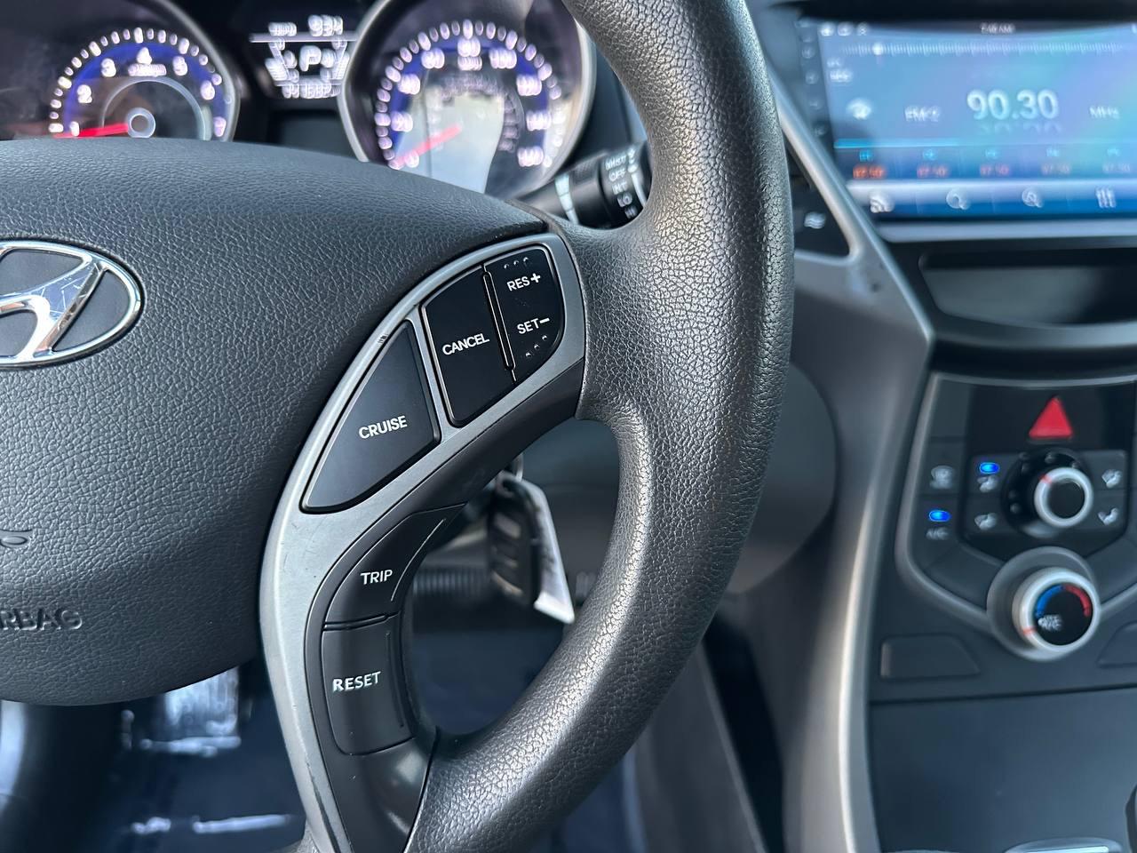 Hyundai Elantra SE 6AT 2016