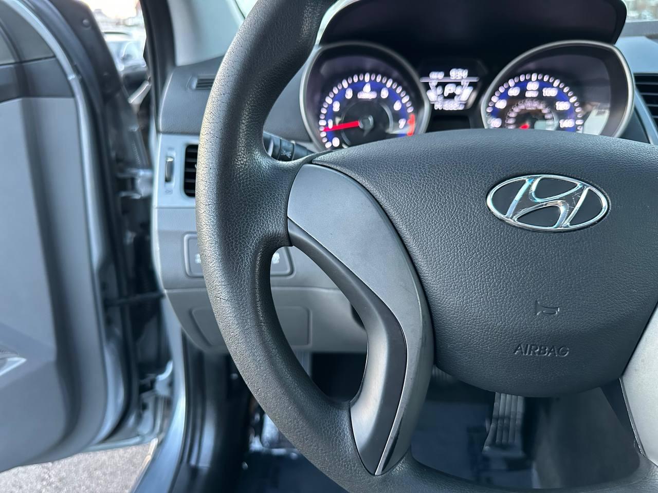 Hyundai Elantra SE 6AT 2016