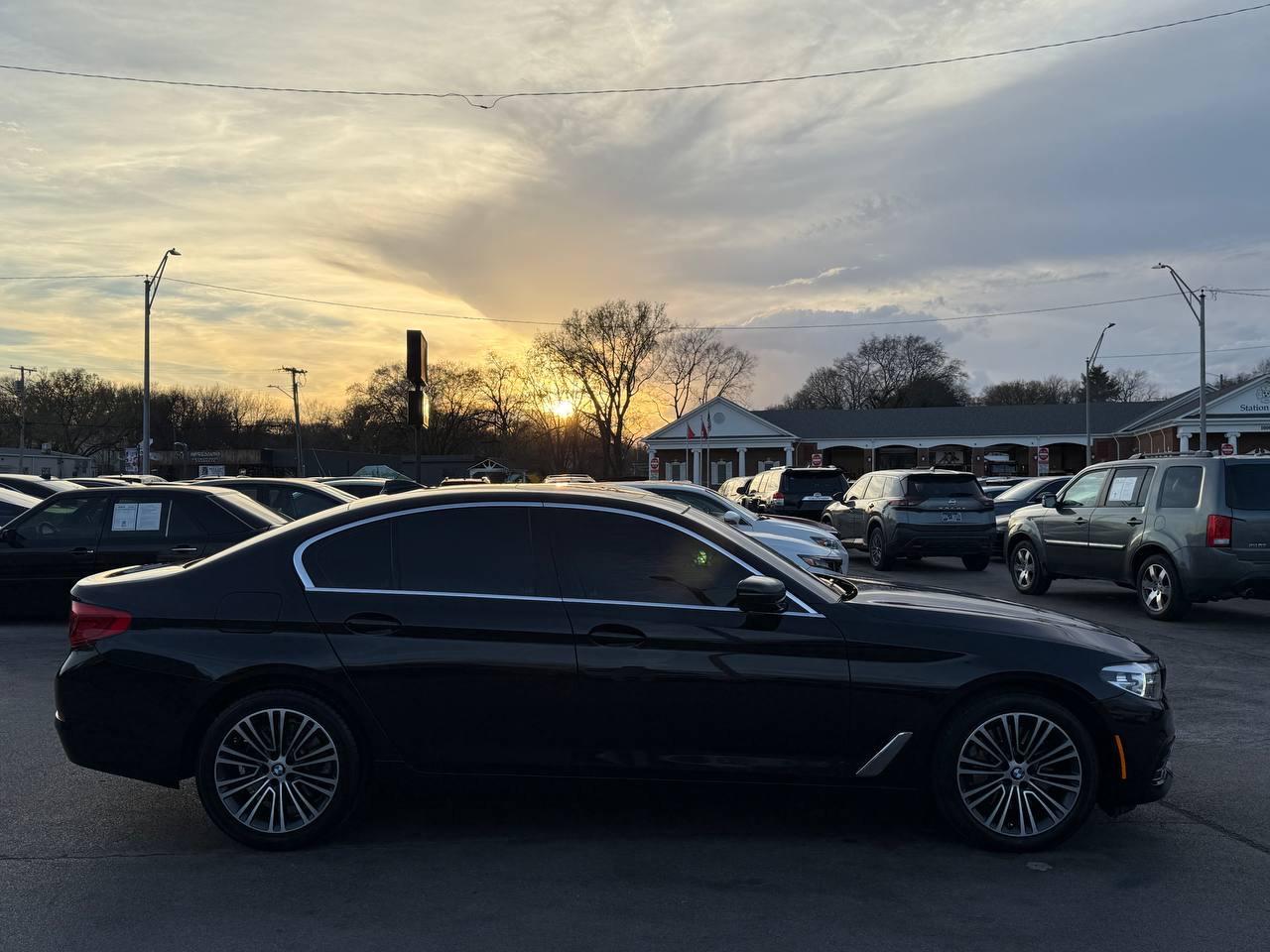 BMW 5-Series 530i 2019