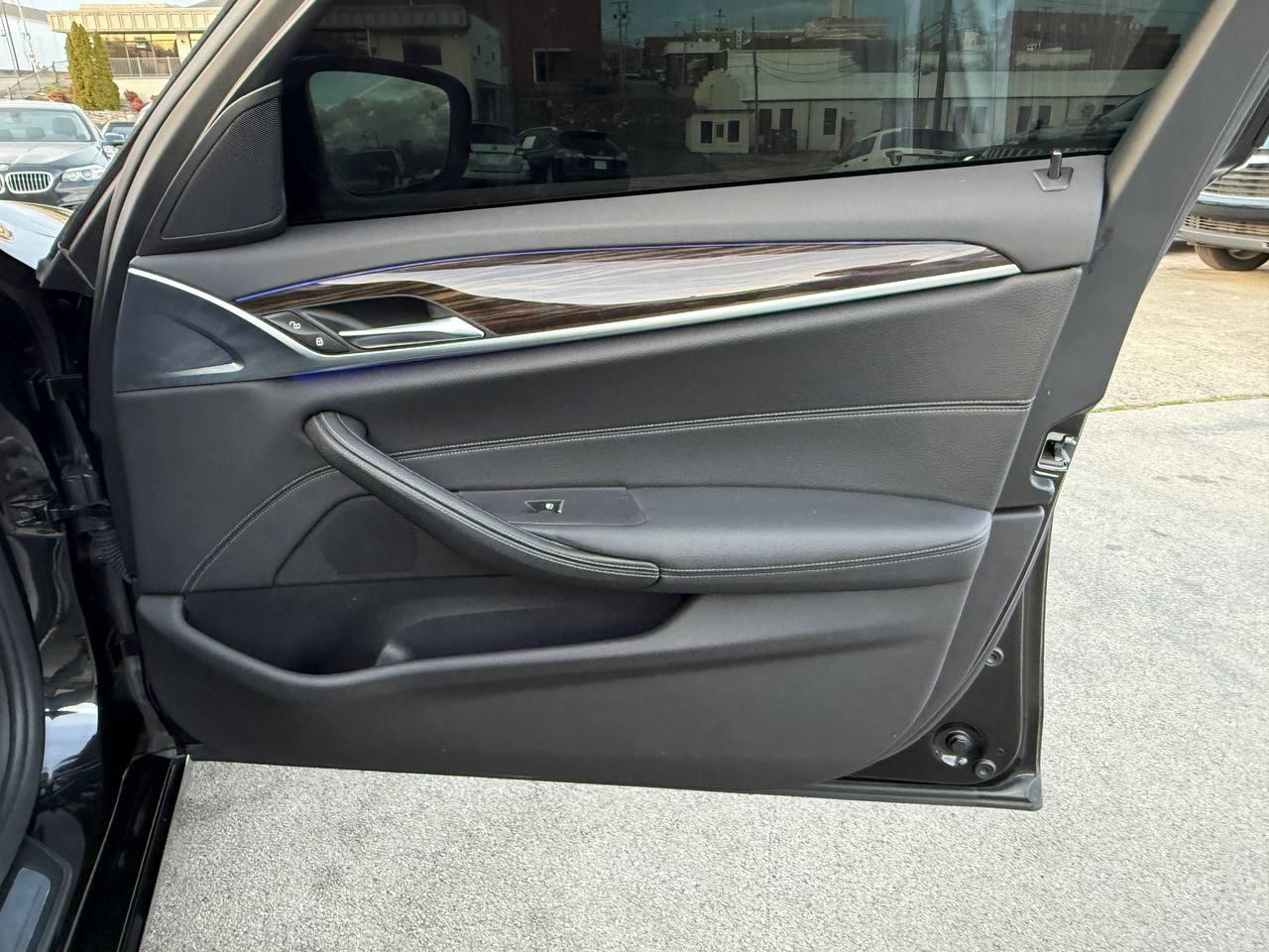 BMW 5-Series 530i 2019