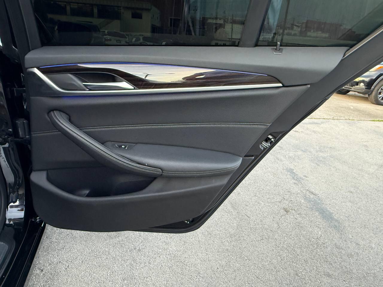 BMW 5-Series 530i 2019