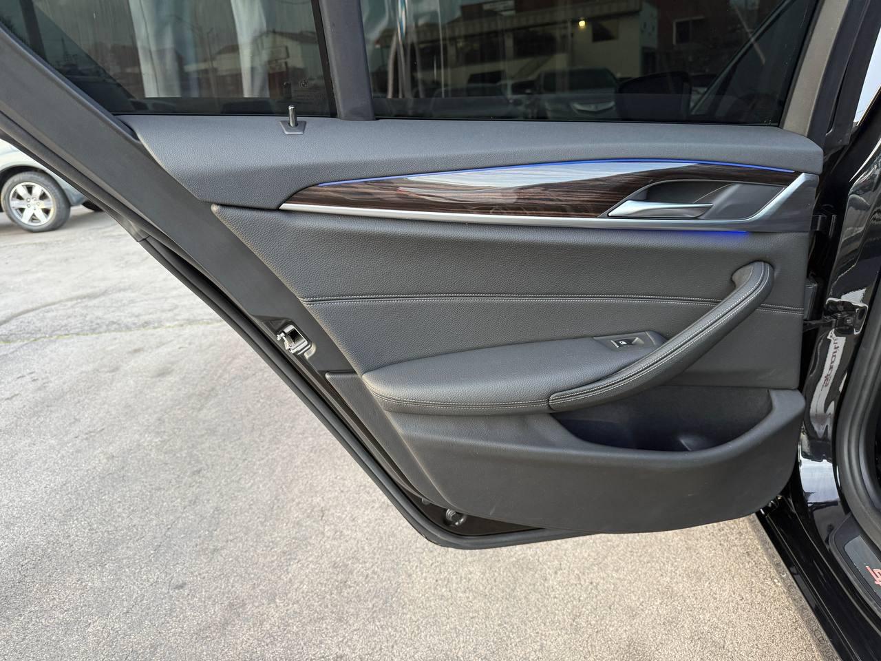 BMW 5-Series 530i 2019