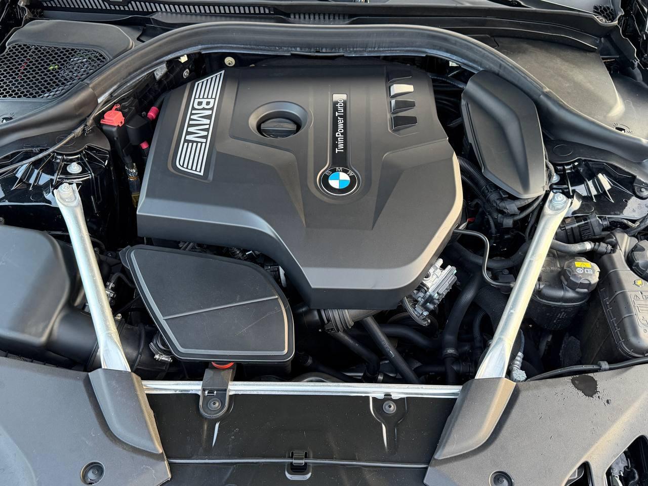 BMW 5-Series 530i 2019