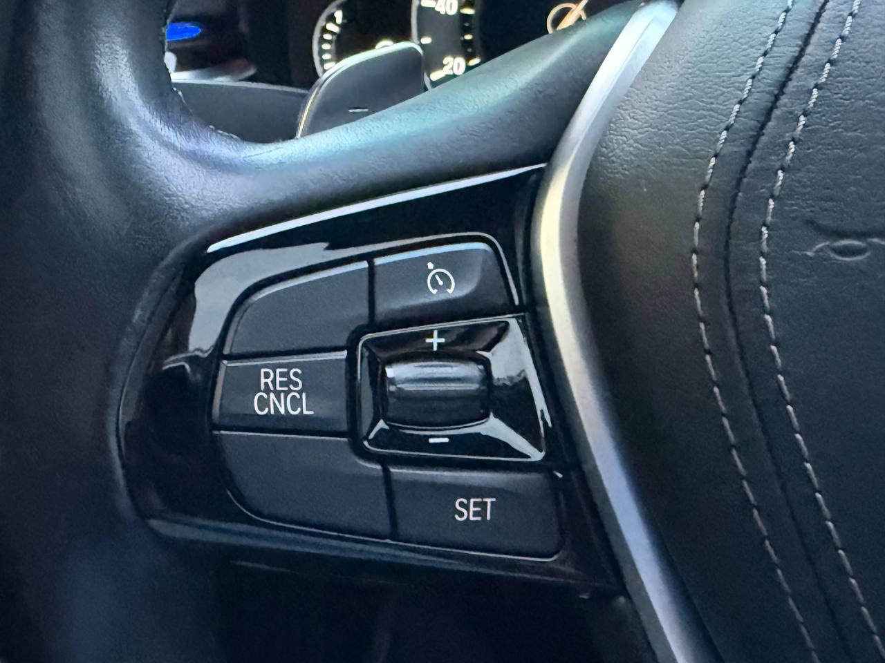 BMW 5-Series 530i 2019