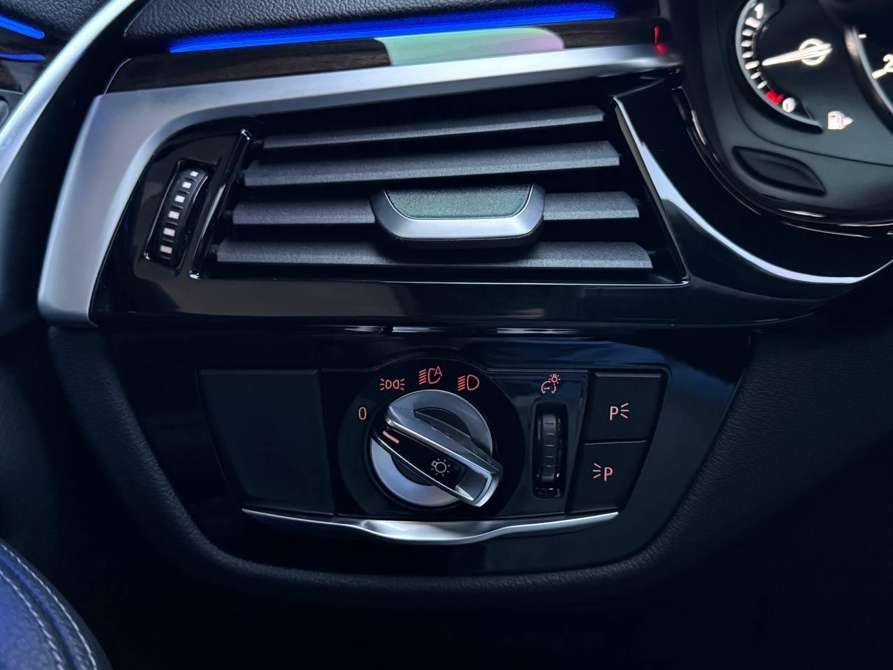 BMW 5-Series 530i 2019