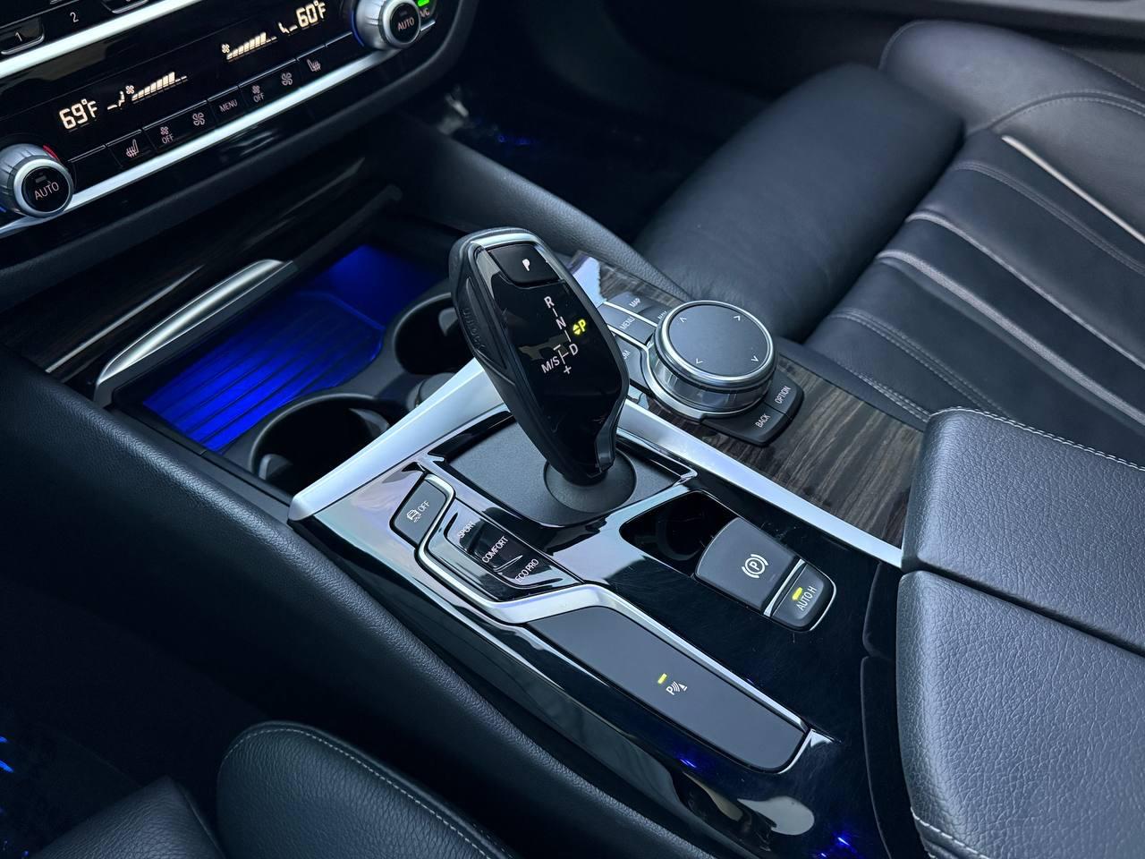 BMW 5-Series 530i 2019