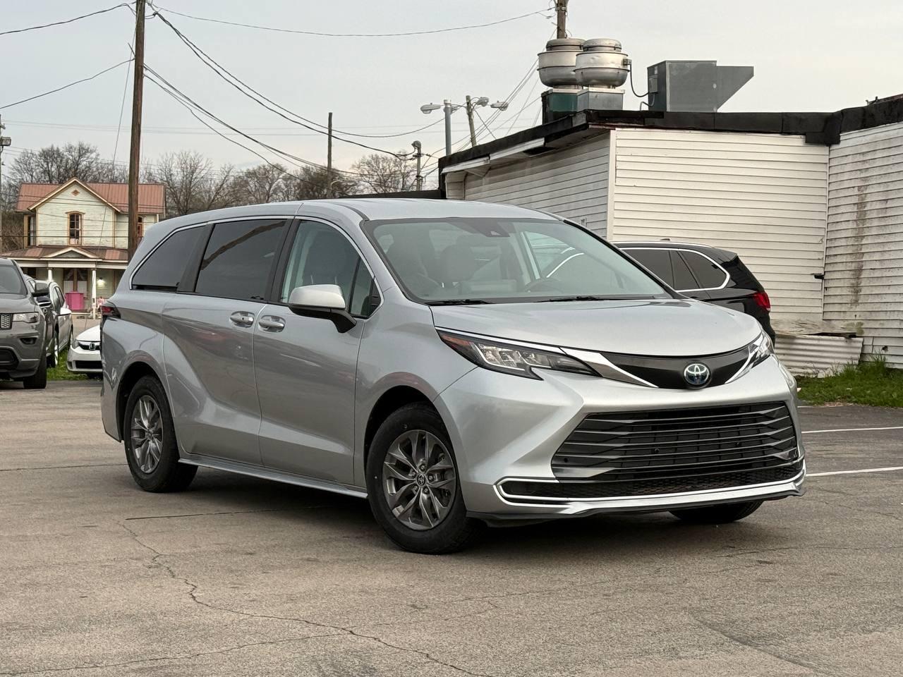 Toyota Sienna LE 8-Passenger 2023