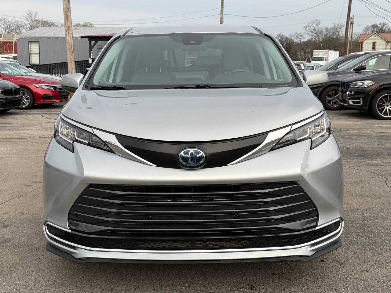 Toyota Sienna LE 8-Passenger 2023