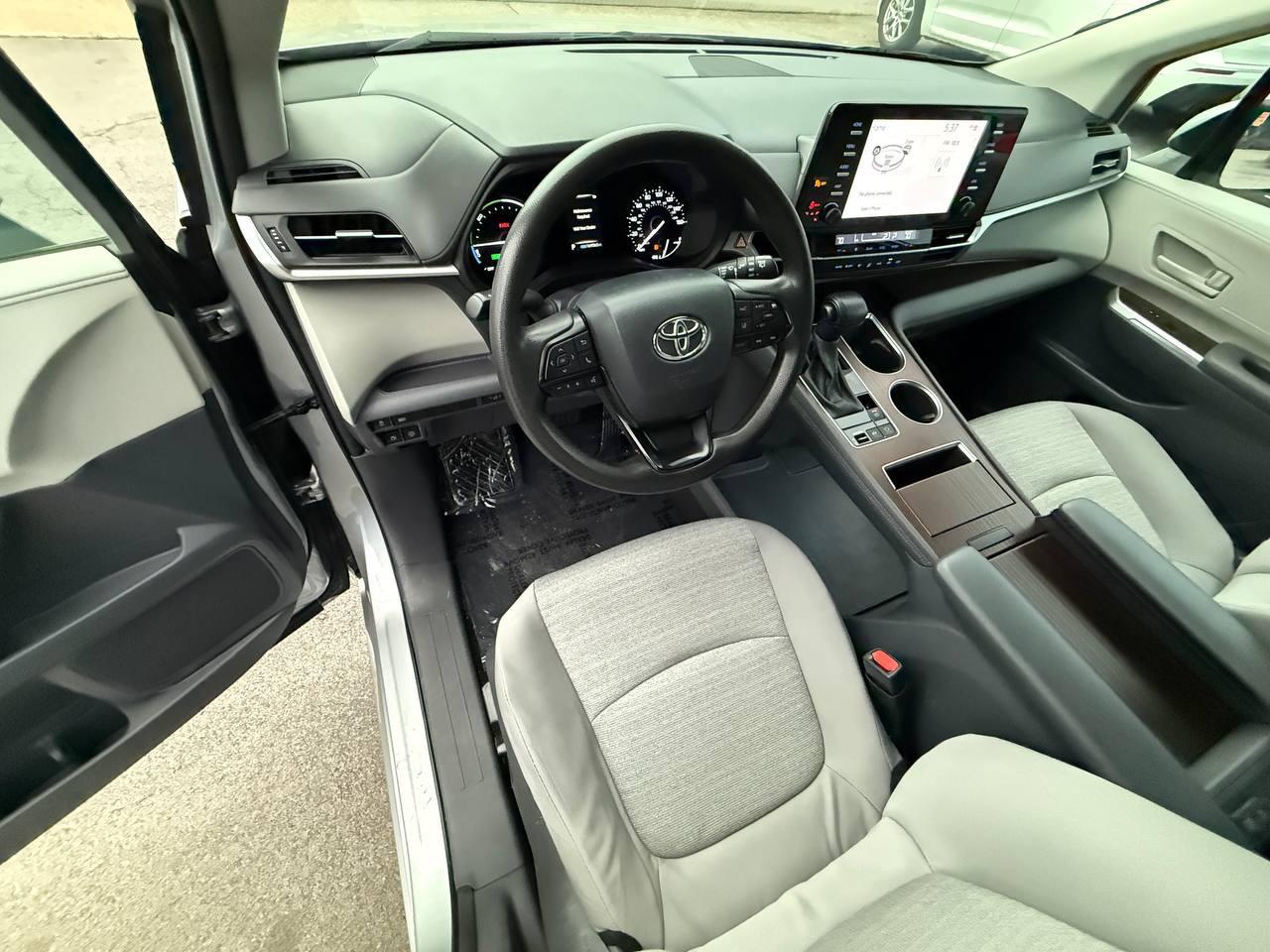 Toyota Sienna LE 8-Passenger 2023