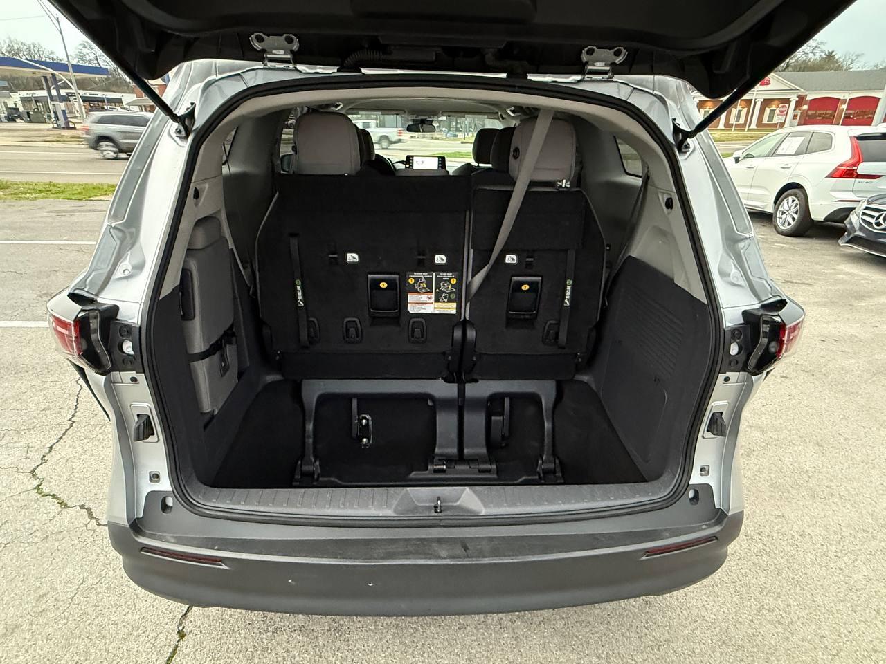 Toyota Sienna LE 8-Passenger 2023