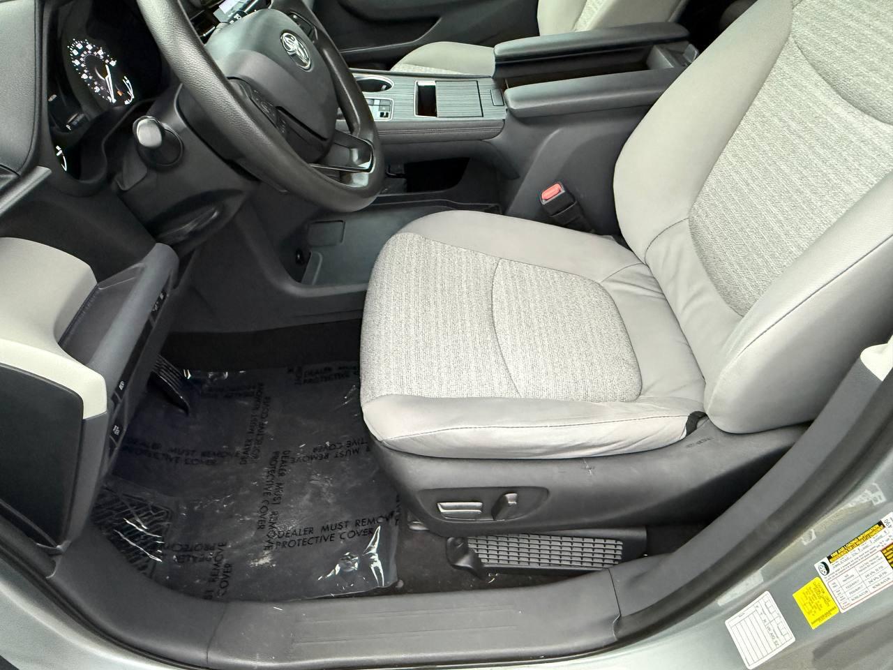 Toyota Sienna LE 8-Passenger 2023