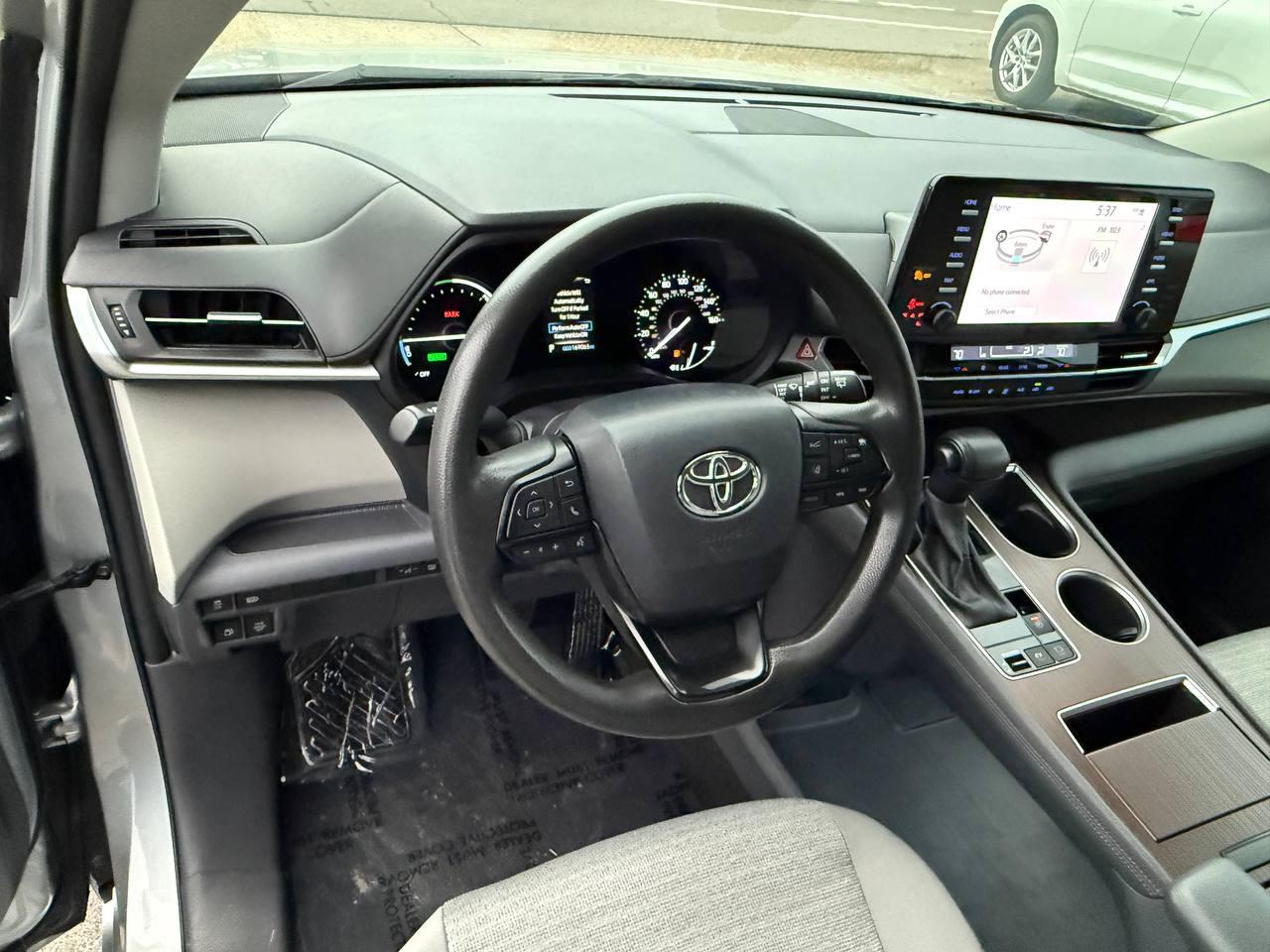 Toyota Sienna LE 8-Passenger 2023