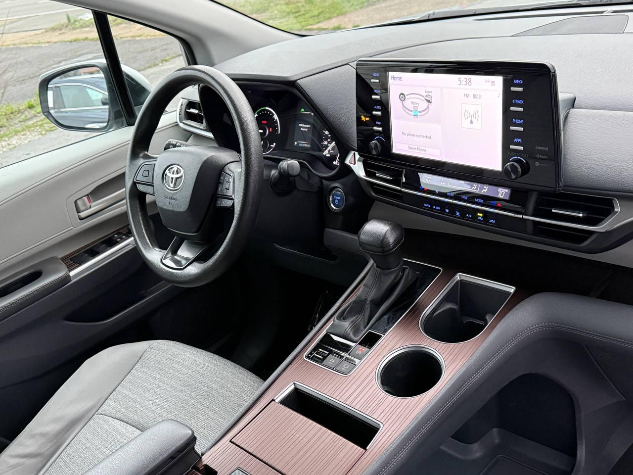 Toyota Sienna LE 8-Passenger 2023