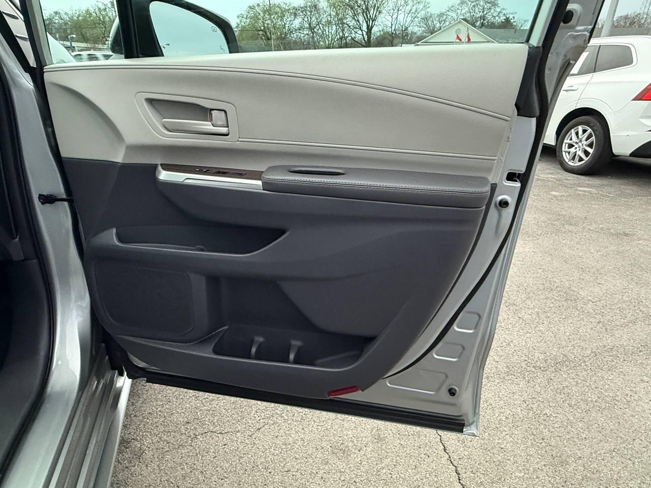 Toyota Sienna LE 8-Passenger 2023